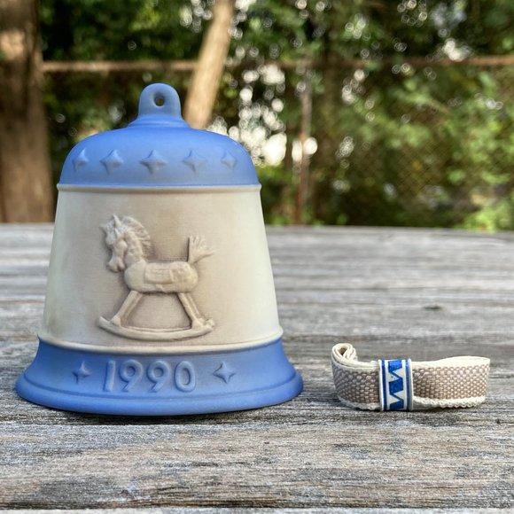 💯 Authentic Goebel Vintage Hummel "Letter to Santa Claus" 1990 Bell w/Clapper - Picture 4 of 14